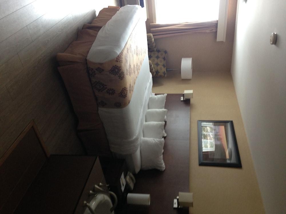 Quality Inn & Suites Cornwall Extérieur photo