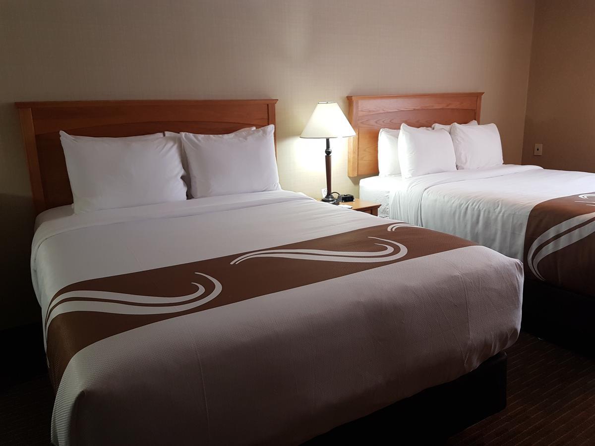 Quality Inn & Suites Cornwall Extérieur photo