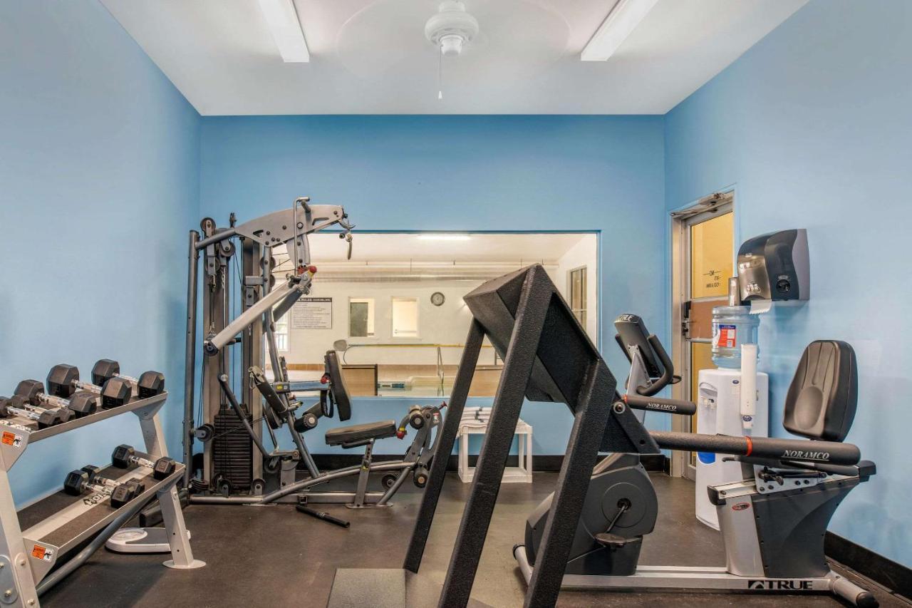 Quality Inn & Suites Cornwall Extérieur photo