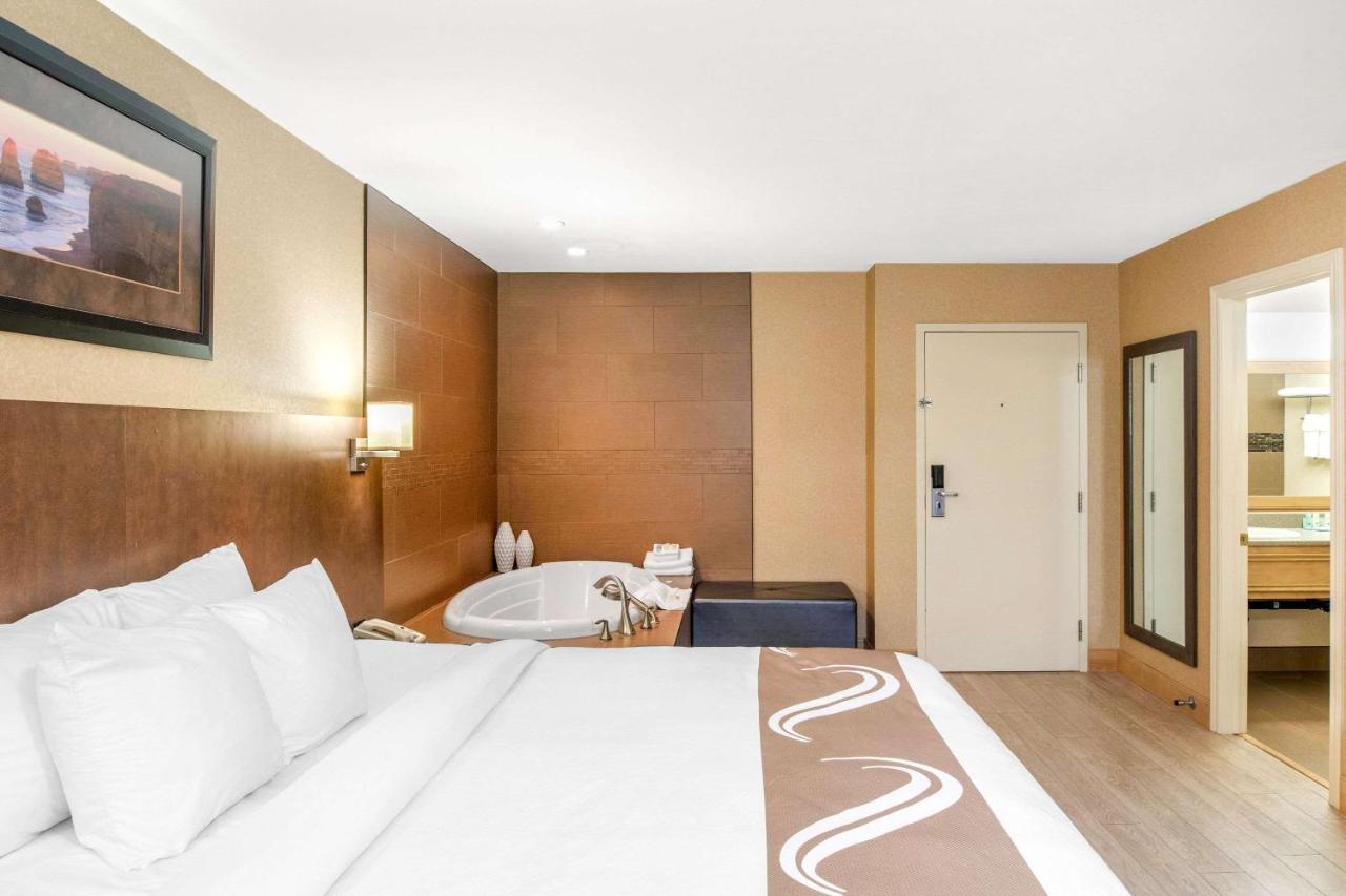 Quality Inn & Suites Cornwall Extérieur photo
