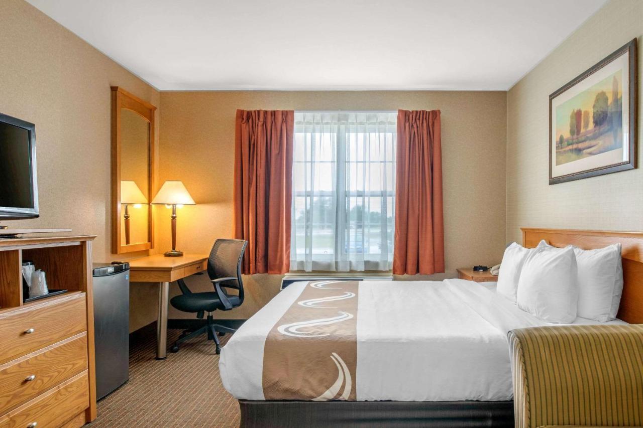 Quality Inn & Suites Cornwall Extérieur photo